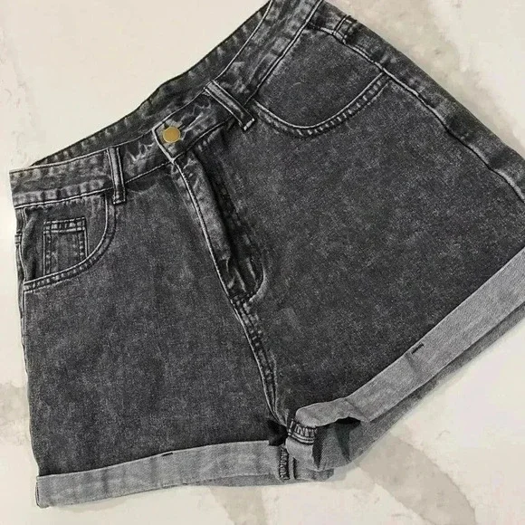 Shein Shorts Women's Size 6 Faded Weathered Black Denim High-Rise Rolled Cuffs - Picture 2 of 6